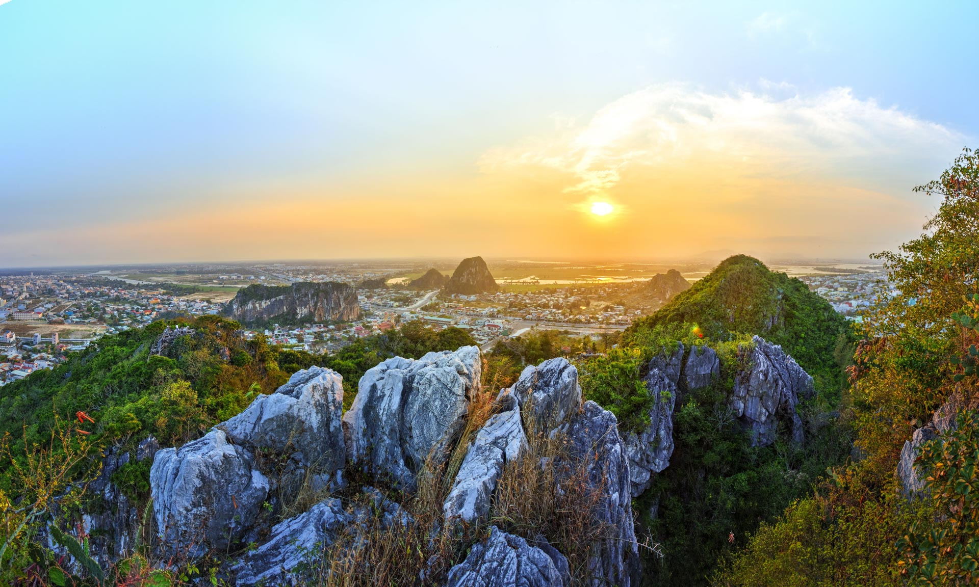 /fm/Files//Pictures/Ido Uploads/Asia/Vietnam/Da Nang/Da Nang - Marble Mountain Sunset View - SS.jpg